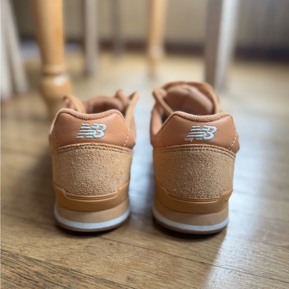 New Balance for J Crew Tonal Sneakers Women Size 7 - Picture 4 of 5